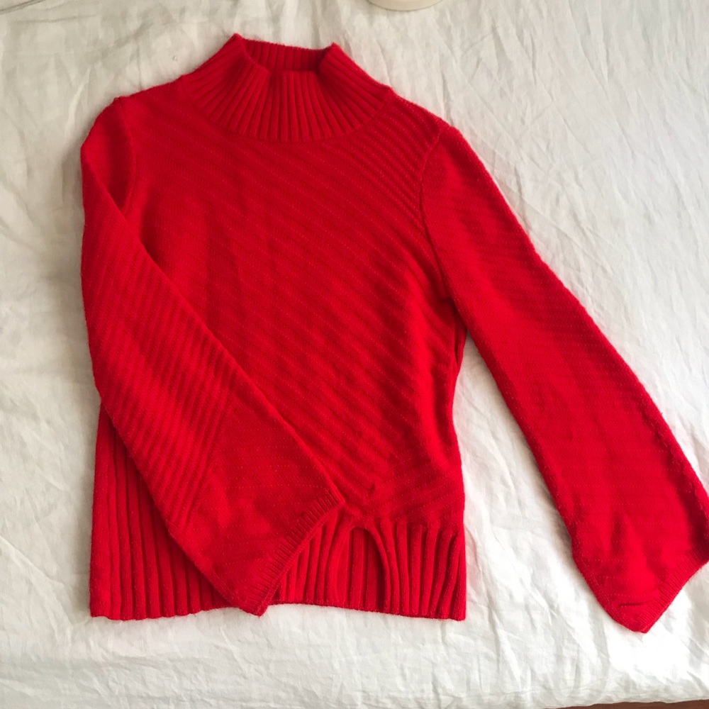 RED KNIT TURTLENECK